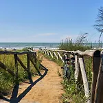 Daire Beachfront Two-room Apartment-beahost Bibione