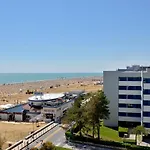 Beachfront Two-room Apartment-beahost Daire