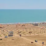 Beachfront Two-room Apartment-beahost Apartman