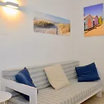 Beachfront Two-room Apartment-beahost *