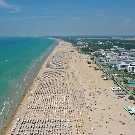 Beachfront Two-room For 5 Guests Apartment Bibione
