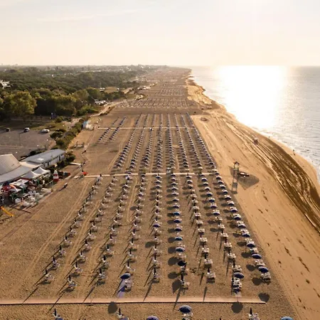 Beachfront Two-room For 5 Guests * Bibione