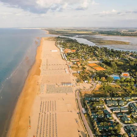 Beachfront Two-room For 5 Guests * Bibione