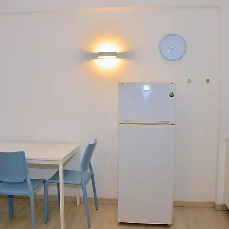 Beachfront Two-room Apartment-beahost *