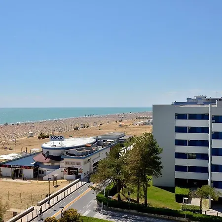 Beachfront Two-room Flat With Side Sea View Διαμέρισμα