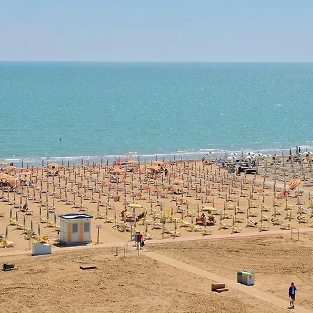 Beachfront Two-room Flat With Side Sea View Διαμέρισμα