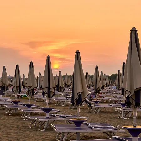 Beachfront Two-room Flat With Side Sea View Διαμέρισμα *