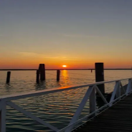 Beachfront Two-room Apartment-beahost Appartement