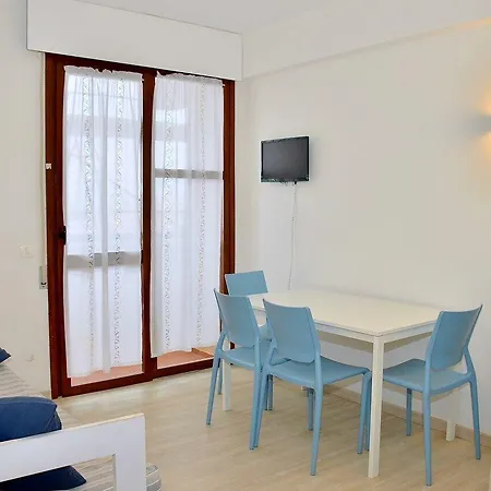 Διαμέρισμα Beachfront Two-room Flat With Side Sea View Μπιμπιόνε