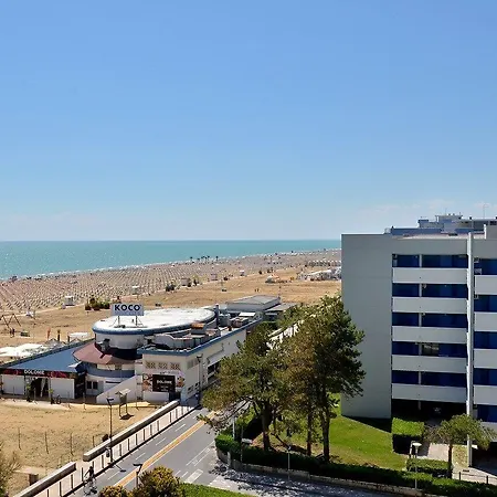Beachfront Two-room Flat With Side Sea View شقة *